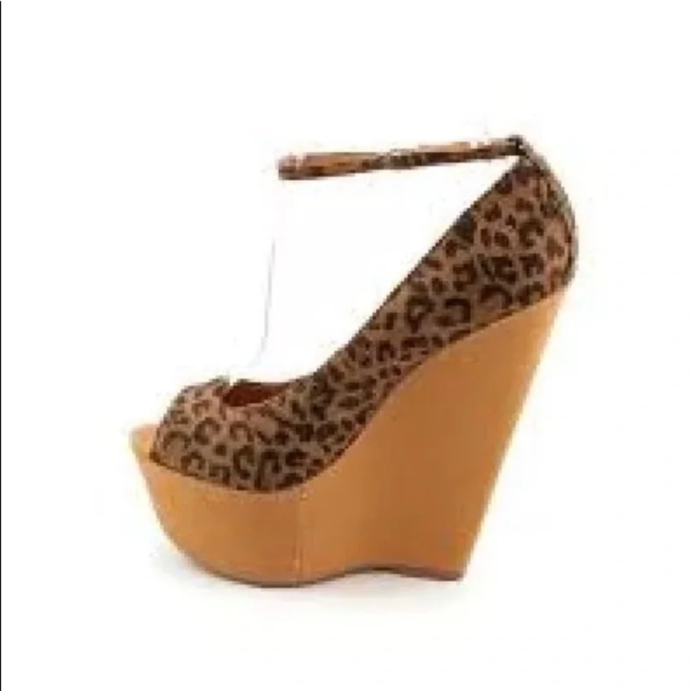 Zigi Soho Leopard Print Peep-Toe Platform Wedges | Size 9